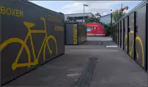 Mit dem Fahrrad zum Zug -

Seit kurzem gibt es an der S-Bahnstation in Rommelshausen Fahrradboxen. So kann man jetzt auch hier sein Velo sicher unterbringen.

18.04.2020 (M)