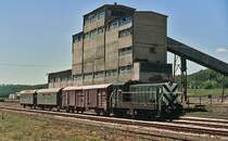 Im Juni 2000 trifft die 641 027 der JZ mit einem Personenzug nach Zajecar in Grljan ein. Die Lokomotive wurde von Ganz-MAVAG geliefert und entspricht der MAV-Baureihe M 44.