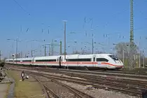 ICE 4 0812 029-8 fährt beim badischen Bahnhof ein. Die Aufnahme stammt vom 02.04.2020.