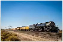 Union Pacific No 4014 Big Boy fährt bei den 150 Jahr Feierlichkeiten der Transkontinental Eisenbahn dem  The Great Race Across the Southwest  von Bloomington über Barstow nach Yermo. Barstow 12 Oktober 2019