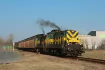 Die M44 311 und M44 308 stellen sehr kalten am 13.2.2017 vier Güterwagen zum Leykam-Werk in Müllendorf (Strecke von Ebenfurth nach Sopron) bei.