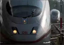 Einer kommt, der andere geht -

ICE 3-Begegnung im Vorfeld des Karlsruher Hauptbahnhofes.

18.09.2010 (M)