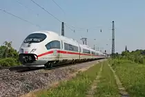 Nachschuss auf 406 585-0 (4685)  Schwäbisch Hall , als dieser am Morgen des 25.05.2019 zusammen mit 403 059-9  Leverkusen  über die KBS 703 durch den Bahnhfov on Heitersheim in Richtung Freiburg (Breisgau) fuhr.