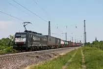Mit dem  GTS -Containerzug (Rotterdam Waalhaven - Piacenza) fuhr am Morgen des 25.05.2019 die MRCE/SBBCI ES 64 F4-284 (189 284-3)  Alpäzähmer  über die Rheintalbahn durch den Bahnhof von Heitersheim in Richtung Schweizer Grenze.