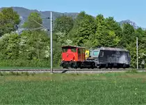 Eisenbahndienstleister Gmbh/EDG.
Am 22. April 2020 konnte die EDG Re 445 017-6, ehemals SOB/SBB, zwischen Selzach und Bettlach bei der Überfuhr von Traktoren beobachtet werden.
Foto: Walter Ruetsch 