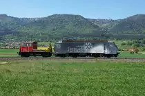 Eisenbahndienstleister Gmbh/EDG.
Am 22. April 2020 konnte die EDG Re 445 017-6, ehemals SOB/SBB, zwischen Selzach und Bettlach bei der Überfuhr von Traktoren beobachtet werden.
Foto: Walter Ruetsch 