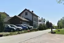 Ehemaliges Empfngsgebäude des Bahnhofs Fahrenbach an der Bahnstrecke Mosbach - Mudau ex Kbs 321f am Mittwoch den 22.4.2020