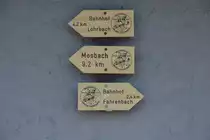 Schilder am Empfangsgebäude in Sattelbach ex Kbs 321f Mosbach - Mudau. 22.4.2020