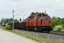 28. Juni 2018, Die Lokomotiven 203 405 und 203 383  befördern den Schrottzug für die Maxhütte durch Küps. Lokgeschichte der 203 405: 1971 Auslieferung an DR als 110 405. 08.05.1979 Einbau des 1200 PS Motors. 01.01.1981 Umzeichnung in 112 405. 22.12.2000 Ausmusterung in Görlitz. 		21.10.2008 Inbetriebnahme durch ALS - ALSTOM Lokomotiven Service GmbH, Stendal als 203 405-6, Vermietung an SWT - Stahlwerk Thüringen GmbH, Unterwellenborn (Quelle: v100-online.de) .
