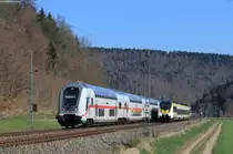 IC 2383/RE 52383 (Stuttgart Hbf-Singen(Htw)) mit Schublok 147 563-1 und 3442 210 als RE 17468 (Rottweil-Stuttgart Hbf) in Grünholz 6.4.20