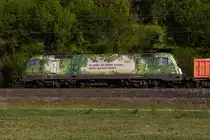 1016-023-4 mit einigen Güterwagen zwischen Götzis und Altach. 23.4.20