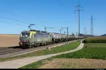 BLS Cargo Re 475 413 mit einem Kesselzug unterwegs in Richtung Basel. Aufgenommen am 19.09.2019
