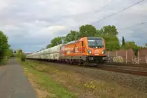 Akiem/HSL Bombardier Traxx 187 500-4 mit dem GATX Wagen am 28.04.20 in Rodenbach 
