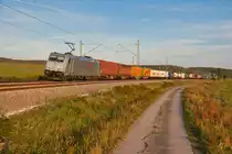 185 417 mit einem KLV-Zug bei Mitteldachstetten Richtung Würzburg, 17.09.2019