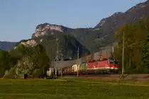 Mit drei Loks: Vorne 1144-035-3 und 044-5, ann dritter Stelle die Greenpoints Lok 1016-023-4. Hinter Altach gen Götzis. 23.4.20