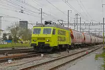 Re 446 018-4 (ex SOB) durchfährt den Bahnhof Pratteln. Die Aufnahme stammt vom 21.04.2020.