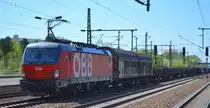 ÖBB-Produktion GmbH, Wien [A] mit  1293 045  [NVR-Nummer: 91 81 1293 045-1 A-ÖBB] und gemischtem Güterzug am 23.04.20 Bf. Flughafen Berlin Schönefeld.