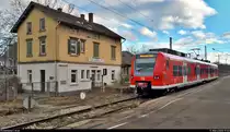 Neben einem Bahngebäude steht 426 013-9 der S-Bahn Stuttgart als RB 37997 (RB11) nach Stuttgart-Untertürkheim im Startbahnhof Kornwestheim Pbf auf Gleis 7.
Kann mir jemand mehr über das gezeigte Gebäude verraten?
(Smartphone-Aufnahme)
[11.3.2020 | 17:03 Uhr]