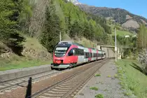 Als in Oberfalkenstein noch Regionalzüge hielten wartet der 4024 113 am 20.4.2016 als R4936 auf die Weiterfahrt nach Mallnitz-Obervellach.
