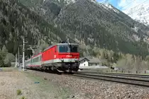 Die 1144 086 bespannte am 20.4.2016 den IC690 von Salzburg Hbf nach Villach Hbf hier kurz vor dem Bahnhof Mallnitz-Obervellach.

