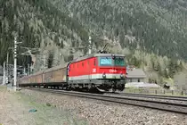 Am 20.4.2016 unterstützt die 1144 201 kräftig die 1144 091 und 1016 016 mit dem G45812 von Villach Süd Gvbf nach Freilassing hier kurz hinter Mallnitz-Obervellach.
