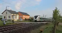Am 05.05.2020 fährt 1440 708 als RE 74004 (Dresden Hbf - Hof Hbf) durch den Block Niederhohndorf.  