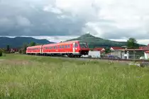 Zollernalbbahn im späten Frühlingen

IRE 3254 mit 611 027 (527) vor der Hohenzollernburg (28.05.2014)