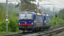 Freie Fahrt für 193 530  Po  und 193 526  Maas  als Lokzug bei der Durchfahrt in Hornussen AG (CH) mit Ziel Aarau am 05.05.2020.