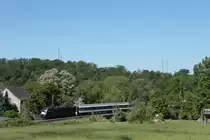 Am 06.05.2020 zog 182 597 den S3-Ersatzzug nach Hattingen(Ruhr) Mitte S an einem kleinem Feld in Winz(b. Hattingen) vorbei und erreicht in kürze Hattinegn(Ruhr).