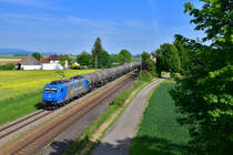 185 525 mit einem Kesselzug am 08.05.2020 bei Stephansposching.