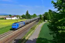 185 525 mit einem Kesselzug am 08.05.2020 bei Stephansposching.
