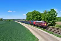 227 004 + 227 005 mit einem Holzzug am 12.05.2020 bei Zeitlarn.