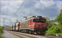 SŽ 363-023 zieht Erzzug durch Maribor-Tabor Richtung Norden. /13.5.2020