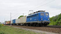  Kastenbrot  139 285 (91 80 6 139 285-1 D-EGP) mit einem Containerzug von Hamburg kommend in Richtung Lüneburg; kurz vor Winsen (Luhe), 13.05.2020
