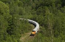 Noch einmal ein Teleblick auf die Thyssen-Krupp 547 auf ihrem Weg durch das Angertal in Richtung Ratingen am 27.04.2020