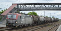 PKP CARGO S.A., Warszawa [PL] mit  EU46-513  [NVR-Nummer: 91 51 5370 025-6 PL-PKPC] mit Kesselwagenzug (Ethanol) am 12.05.20 Bf. Saarmund.