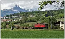 5047 mit Ge 6/6 II 704  Davos  ist bei Malans Richtung Prättigau unterwegs. (04.05.2020)