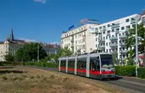 Wien 

Wiener Linein ULF A1 88 als Linie 18 am Mariahilfer Gürtel, 12.05.2020