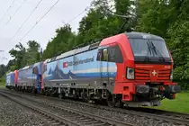 193 470  Freiburg  und 193 523  Lahn  zusammen mit geschleppter 484 008 unterwegs nach Aarau, aufgenommen am Abend des 15.05.2020 bei Brunegg AG (CH).