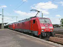 Flughafen Berlin Schönefeld am 15. Mai 2020, Personalwechsel auf 189 058-1D mit 189 008-6D (kalt)