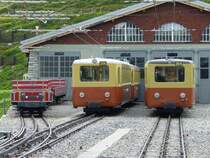 JB - Abgestellte Pendelz�ge vor dem Alten Depot der JB auf der Kleinen Scheidegg .. Foto vom 16.06.2007
