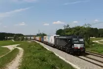 193 663 mit dem  Ekol  auf dem Weg nach Salzburg am 19. Mai 2020 bei Grabenstätt im Chiemgau.