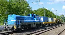 Spitzke Logistik mit der vossloh G 18  G 18-SP-019  (NVR:  92 80 4180 002-2 D-SLG  und der Hochleistungs-Bettungsreinigungsmaschine Typ P & T RM 95-700 der Fa. MGW Gleis- und Weichenbau-GmbH & Co. KG am Haken am 13.05.20 Bf. Saarmund.