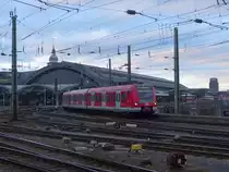 DB S-Bahn Rhein-Ruhr 423 247-6 als S 33208 (S12) von Köln-Ehrenfeld nach Troisdorf, am 21.12.2019 in Köln Hbf.