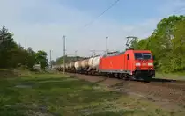Mit einem Kesselwagenzug am Haken rollte 185 259 am 10.05.20 durch Burgkemnitz Richtung Wittenberg.