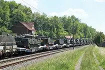PANZERZÜGE DER Pz S/21.
Re 620 083-6  Amsteg-Silenen  Biel RB - Thun bei Busswil am 19. Mai 2020.
Foto: Walter Ruetsch 