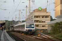 Ein Ersatzzug der Linie S3 erreicht den Essener Hbf, die Fahrt führt von Oberhausen über Mülheim und Essen entlang der Ruhr bis nach Hattingen. Auf Grund von Personalengpässen sind zur Zeit 2 Ersatzzüge von TRI unterwegs, beide sind jeweils mit einem Taurus bespannt. Die Aufnahme entstand am 18.5.2020