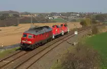 Loküberführung nach München mit 232 112 als Zuglok und einer Hybridlok und einer V60
Eingefangen bei Ruppertsgrün/Vogtland am 17.04.2020