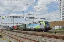 Siemens Vectron 475 412-3 durchfährt den Bahnhof Pratteln. Die Aufnahme stammt vom 24.04.2020.