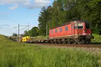 Re 620-Lokomotiven von SBB CARGO National bei Niederbipp unterwegs im letzten Abendlicht.
Re 620 052-1  Kerzers  RBL-Genf am 4. Mai 2020.
Foto: Walter Ruetsch